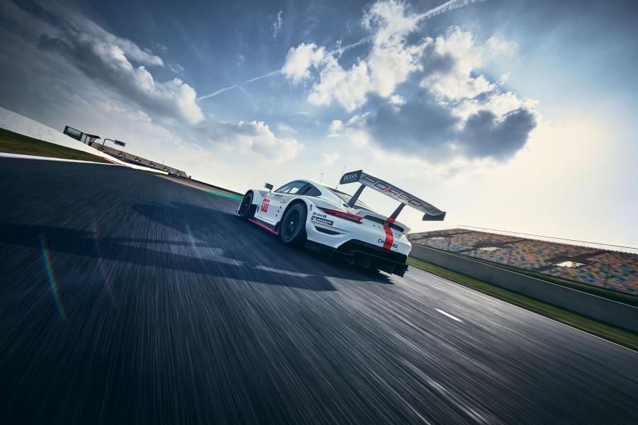  Porsche 911 RSR (991) 2019 года  (фото 8 из 21)